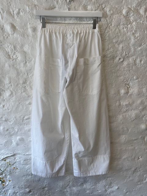 Aequamente White Shaped Leg Pants