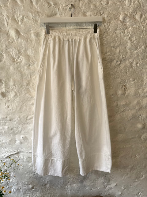Aequamente White Shaped Leg Pants