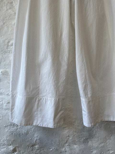 Aequamente White Shaped Leg Pants