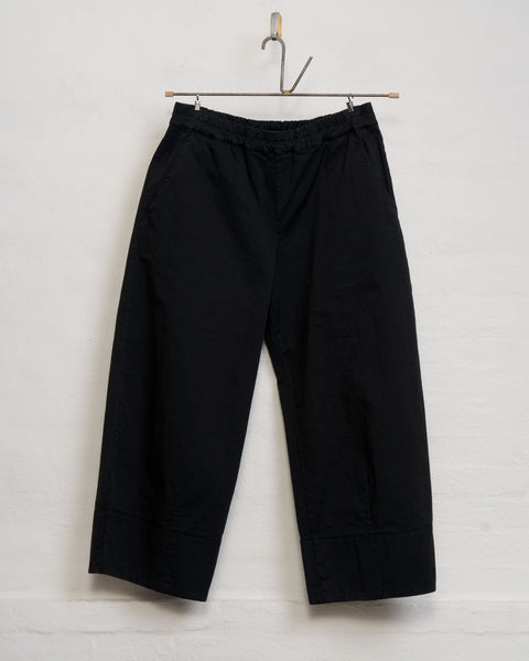 Aequamente Stretch Cotton Shaped Leg Trousers | Black