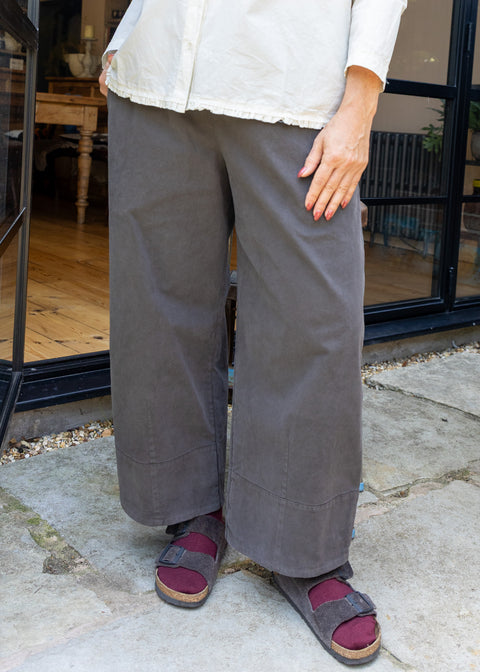 Aequamente Shaped Leg Pants | Visone / Dark Olive
