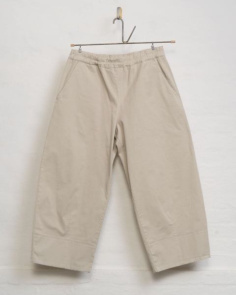 Aequamente Stretch Cotton Shaped Leg Trousers | Sand
