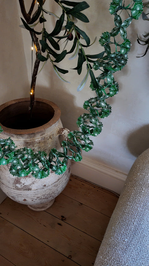A World Of Craft Green & White Kathmandu Dandelion Garland