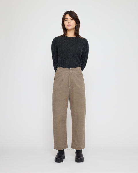 7115 Signature Curve Legged Trousers