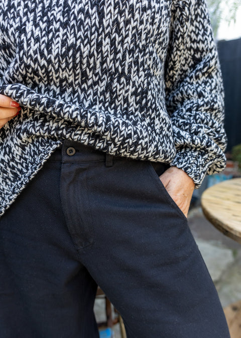 Labo.Art Curved Leg Jean | Black