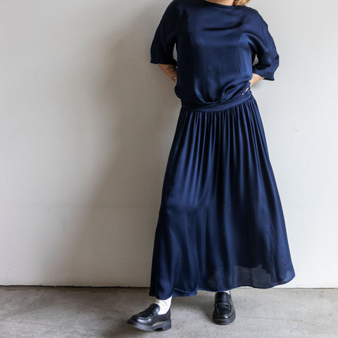 AJ117 Navy Fluid Oversized Top