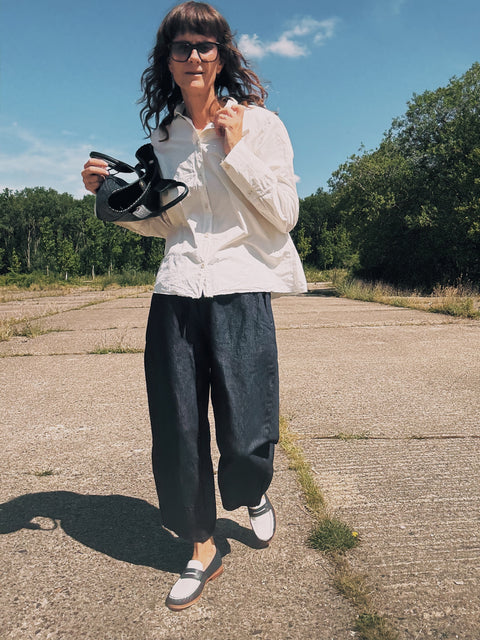 woman wearing shirt and jeans