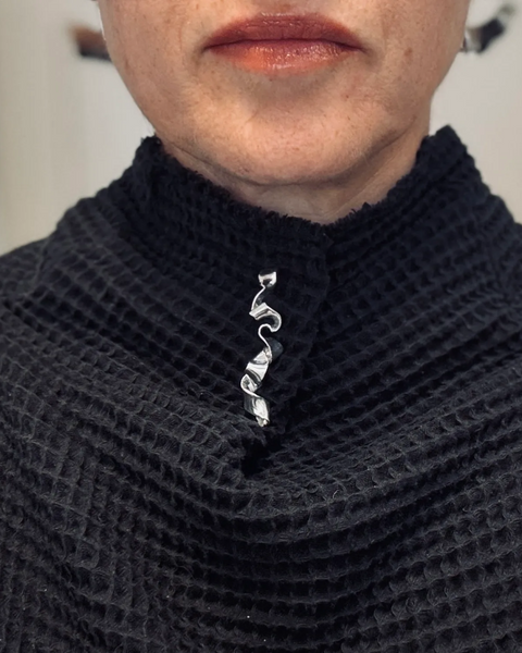Crinkled Ribbon Brooch | Silver