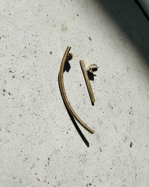 Line Asymmetric Stud earrings
