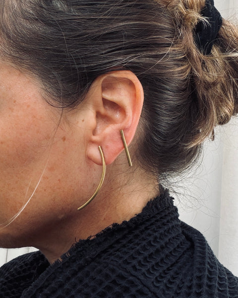 Line Asymmetric Stud earrings